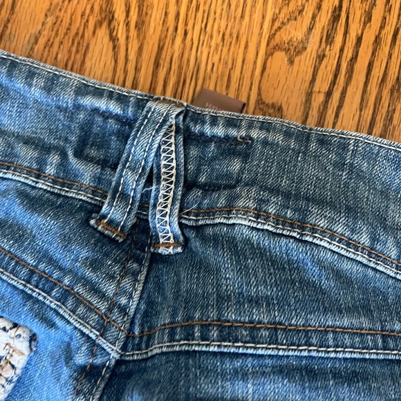 Candies vintage blue jeans with beautiful embroidered pockets and details - Picture 7 of 11